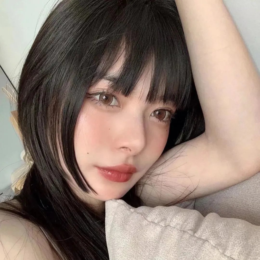 偷偷接吻